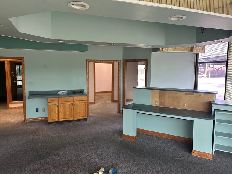 308 Patrick Street Plz, Charleston, WV for lease - Building Photo - Image 2 of 11