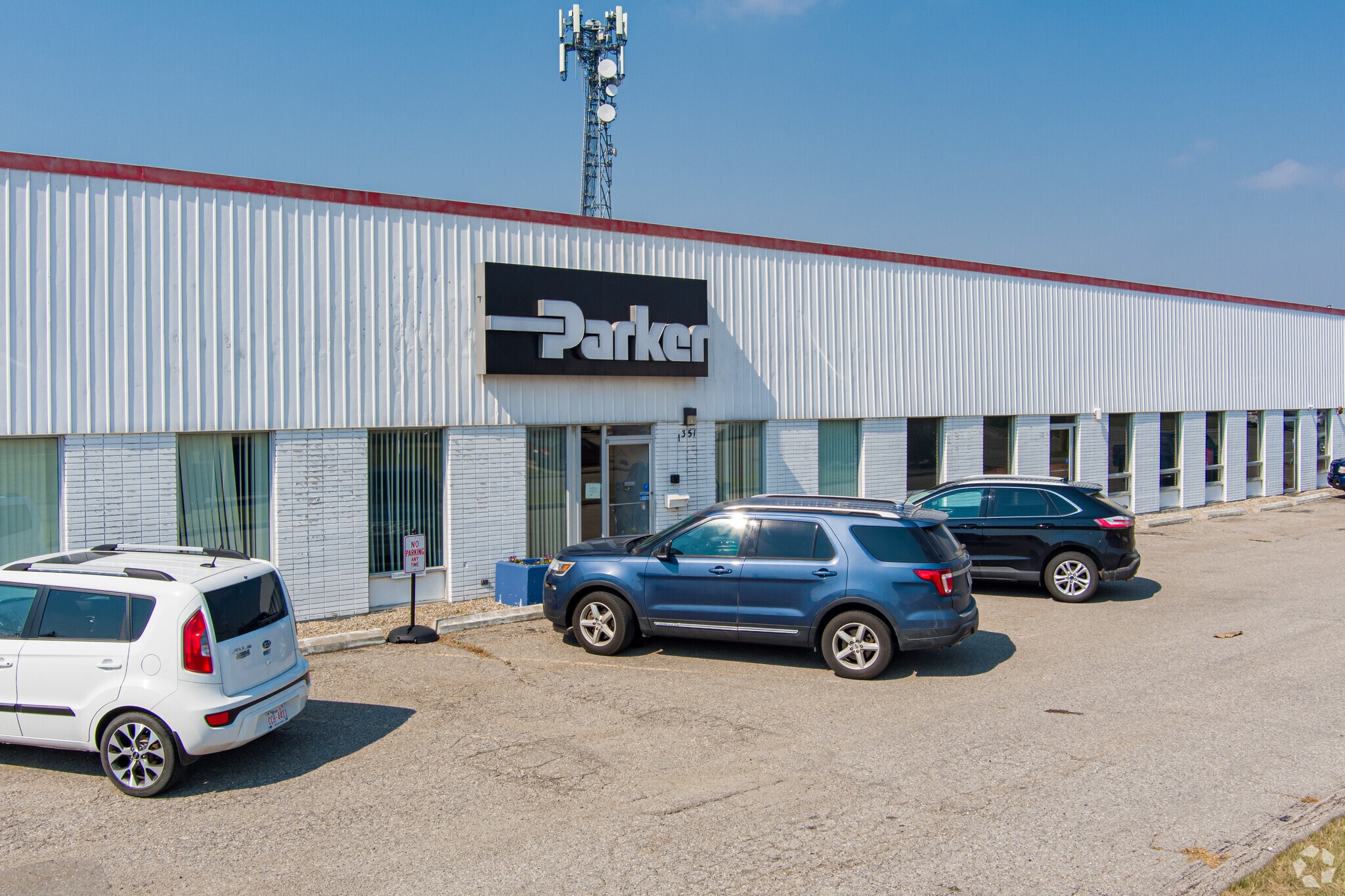 1351 Hastings Cres SE, Calgary, AB for lease Primary Photo- Image 1 of 6