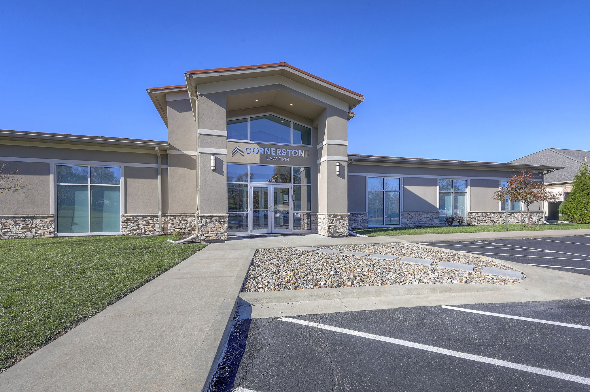 5821 NW 72nd St, Kansas City, MO for lease Building Photo- Image 1 of 37