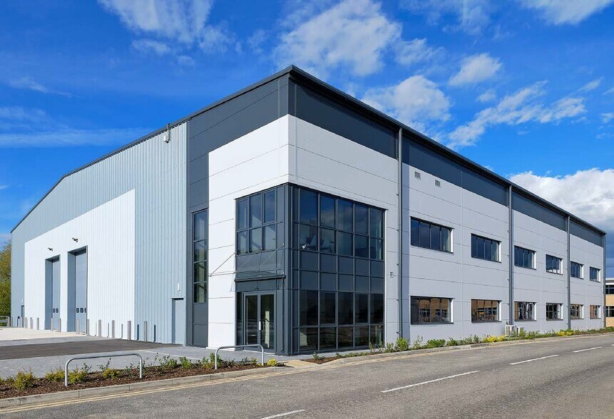 Building C, Commerce Rd, Gloucester for lease - Building Photo - Image 2 of 15
