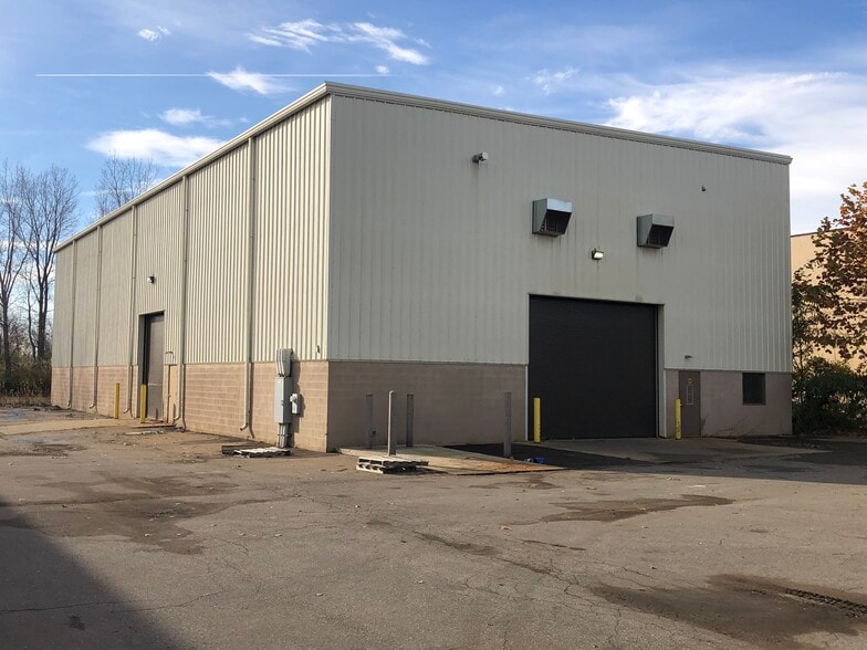25485 Brest, Taylor, MI for lease - Building Photo - Image 2 of 6