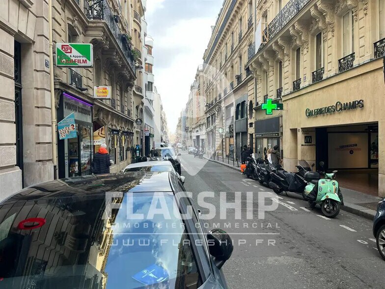 Retail in Paris for lease - Building Photo - Image 1 of 2