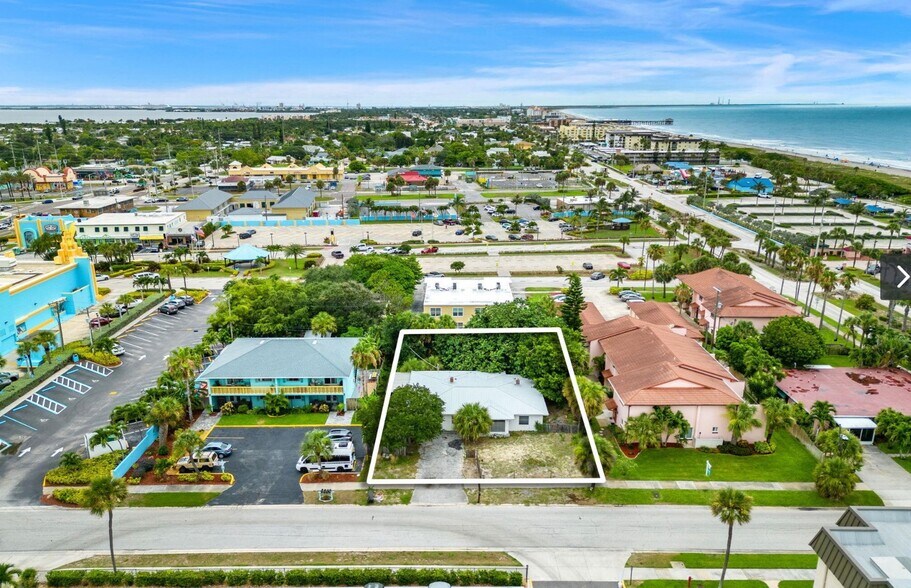 136 Marion Ln, Cocoa Beach, FL for sale - Primary Photo - Image 1 of 1