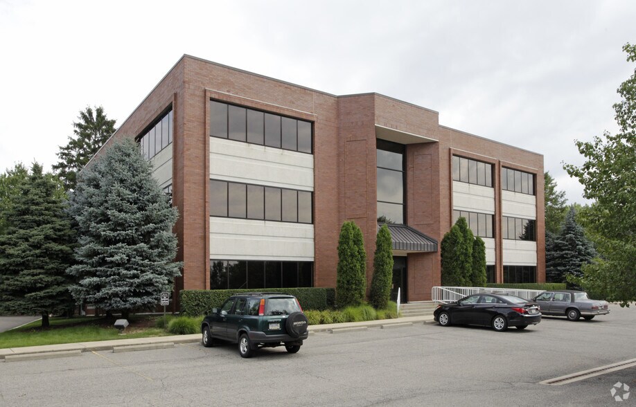 107 Patton Dr, Coraopolis, PA 15108