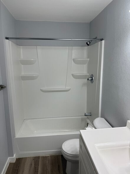 Rental Units portfolio of 3 properties for sale on LoopNet.com - Building Photo - Image 3 of 54