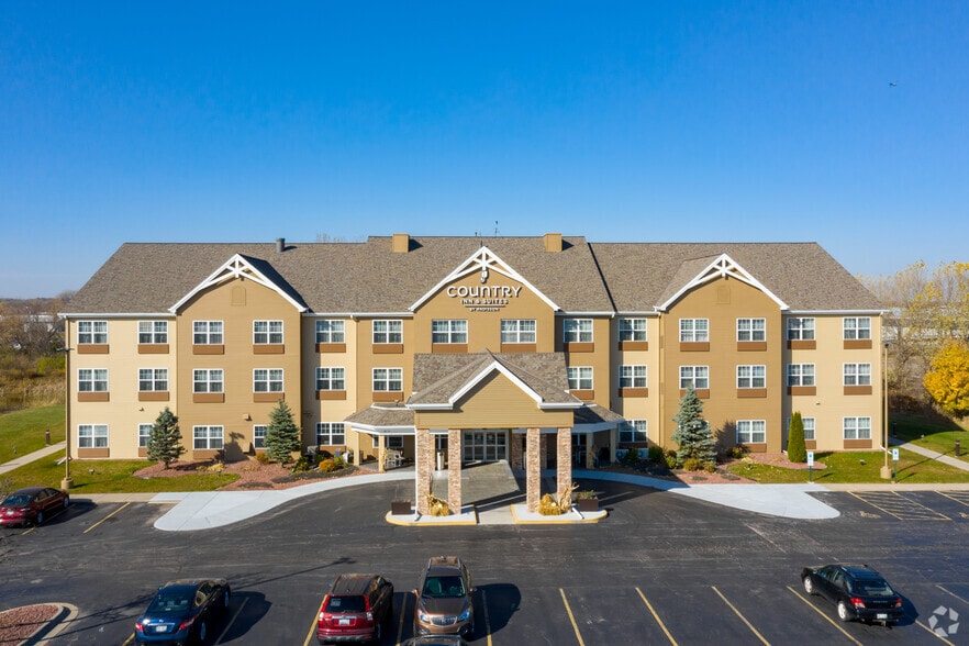 121 Merwin Way, Fond Du Lac, WI for sale - Building Photo - Image 3 of 4