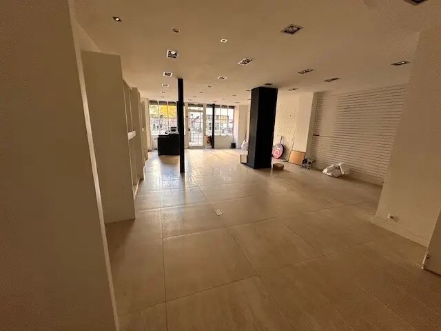 Retail in Paris for lease - Building Photo - Image 2 of 6