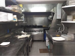 Retail in Barcelona, Barcelona for lease Interior Photo- Image 2 of 2