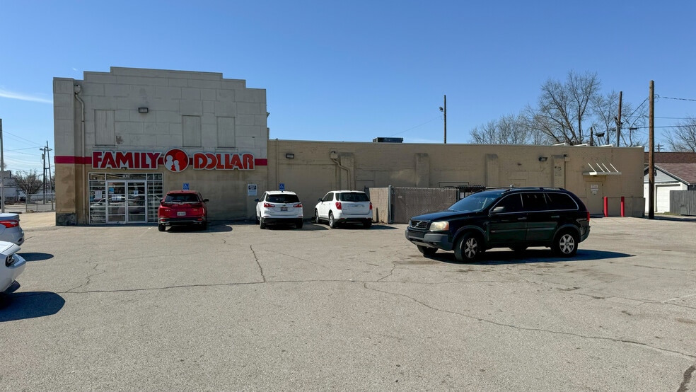 7439 Vine St, Cincinnati, OH for sale - Building Photo - Image 3 of 13