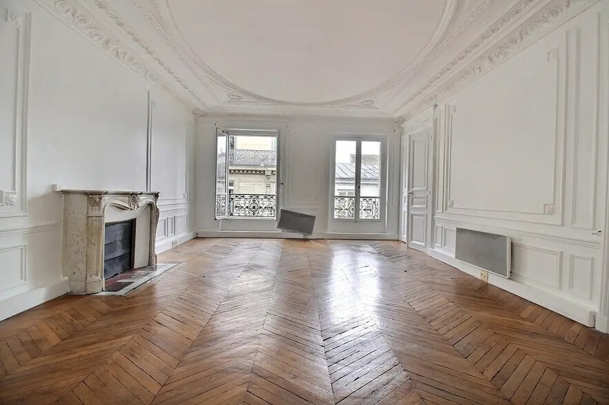 Office in Paris for lease - Building Photo - Image 1 of 10