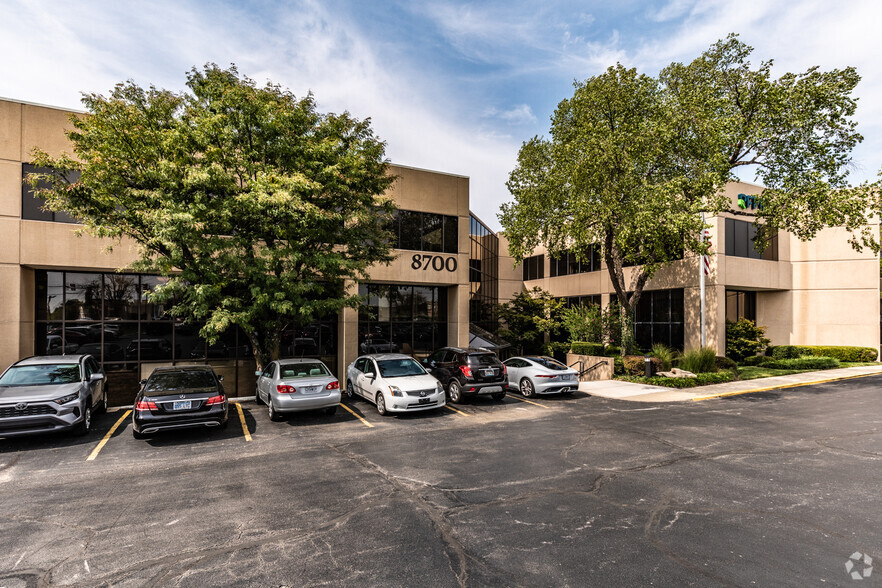 8700 State Line Rd, Leawood, KS for lease - Building Photo - Image 2 of 7