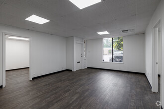 3520 W 69th St, Little Rock, AR for lease Interior Photo- Image 2 of 5