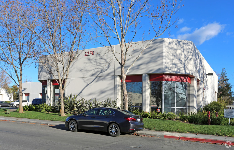 2250 Commerce Ave, Concord, CA for lease - Building Photo - Image 2 of 2