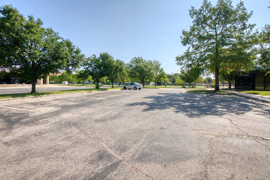 2310 E Lincoln St, Wichita, KS for sale - Building Photo - Image 3 of 41