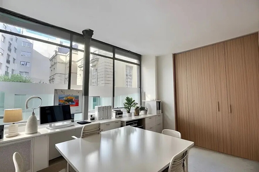 4 Passage Charles Dallery, Paris for sale - Interior Photo - Image 3 of 6