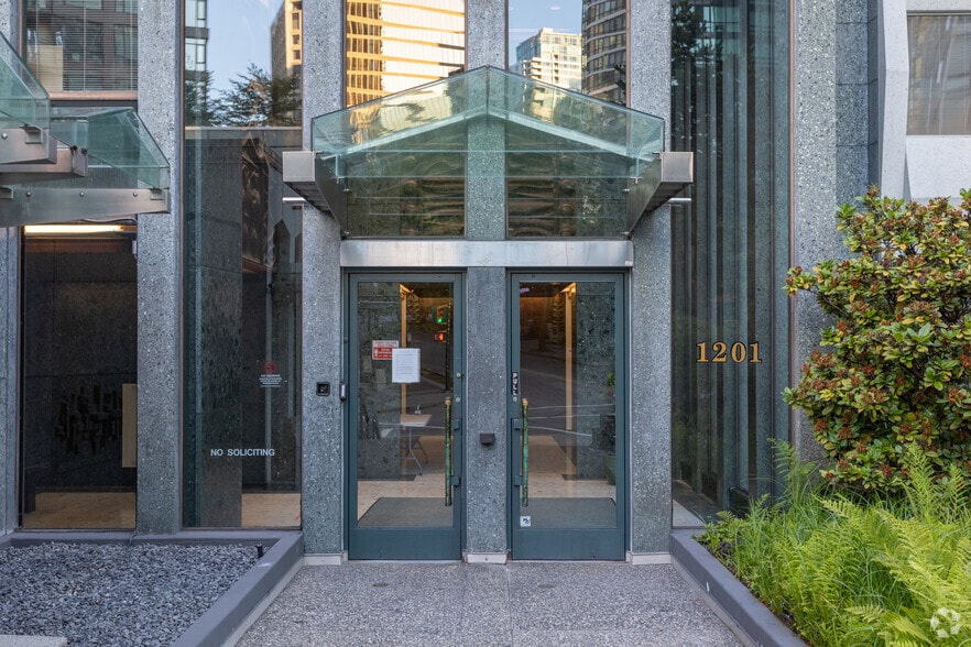 1201 W Pender St, Vancouver, BC for lease - Building Photo - Image 1 of 10