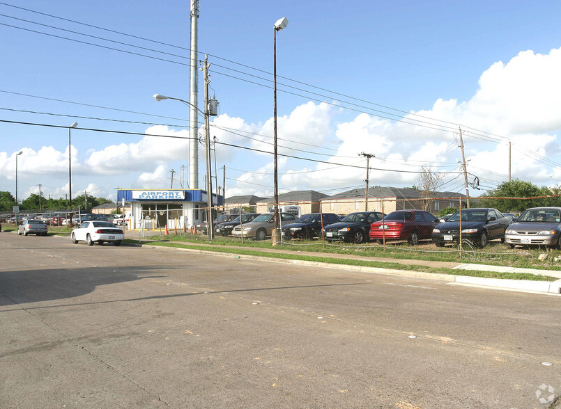 7783 Airport Blvd, Houston, TX for lease - Primary Photo - Image 2 of 18