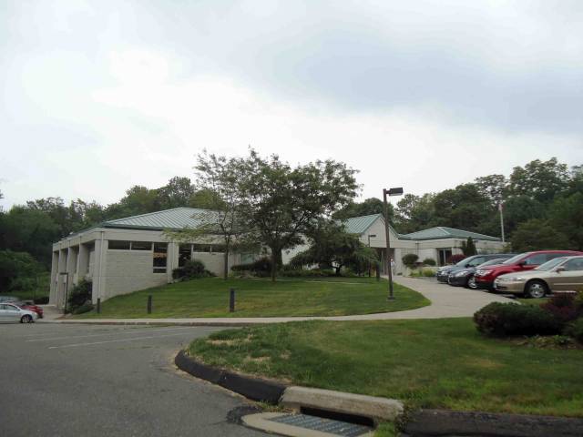 30 Crest Rd, Middlebury, CT for sale Building Photo- Image 1 of 1