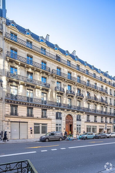 53 Rue De Châteaudun, Paris for lease - Building Photo - Image 2 of 12