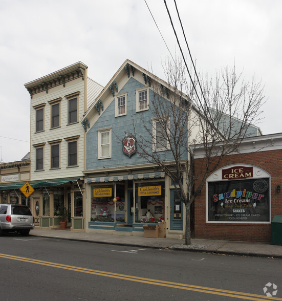 136-138 Main St, Greenport, NY for lease - Building Photo - Image 2 of 24