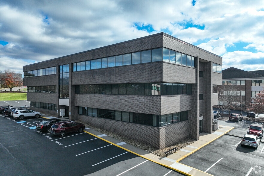 6200 Brooktree Rd, Wexford, PA for lease - Building Photo - Image 1 of 11