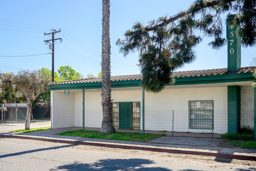 1570 W Mission Blvd, Pomona, CA for lease - Building Photo - Image 1 of 33
