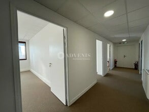 Office in Montigny-le-Bretonneux for sale Interior Photo- Image 2 of 6