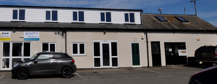 Effingham Rd, Copthorne for sale - Primary Photo - Image 1 of 1