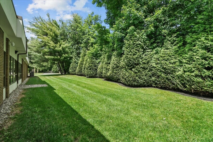 72 Summit Ave, Montvale, NJ for lease - Building Photo - Image 3 of 43