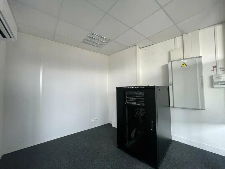 Office in Le Havre for lease - Interior Photo - Image 3 of 11