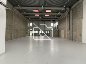 Flex in Fresnes for lease Interior Photo- Image 2 of 7