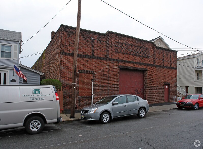 38 E Grand St, Bayonne, NJ for sale - Primary Photo - Image 1 of 1
