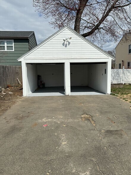 615 E Main St, Stratford, CT for lease - Building Photo - Image 2 of 5