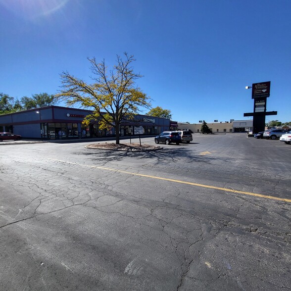 501-507 E Saint Charles Rd, Villa Park, IL for lease - Building Photo - Image 1 of 7