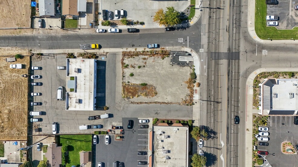 1492 W Yosemite Ave, Manteca, CA for sale - Building Photo - Image 2 of 30