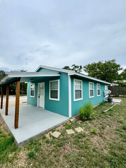 143 N West St, Bertram, TX for sale - Primary Photo - Image 1 of 32