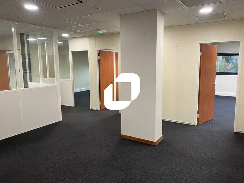 Office in Mérignac for lease - Interior Photo - Image 2 of 8