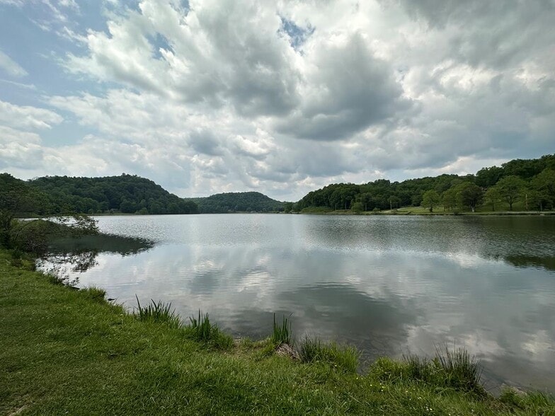 14224 Mud Fork, Falls Mills, VA for sale - Primary Photo - Image 1 of 19