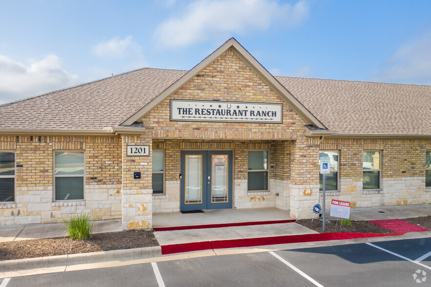 1464 E Whitestone Blvd, Cedar Park, TX for lease - Building Photo - Image 3 of 33