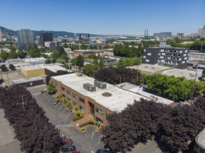 975 SE Sandy Blvd, Portland, OR for lease Building Photo- Image 1 of 30