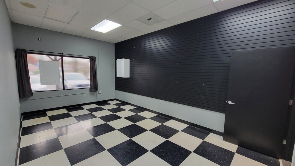 5245-5251 Commercial St SE, Salem, OR for lease - Interior Photo - Image 3 of 16