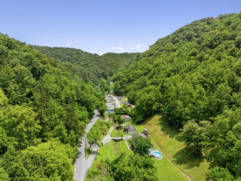 548 Harolds Branch Rd, Pikeville, KY for sale - Building Photo - Image 2 of 6