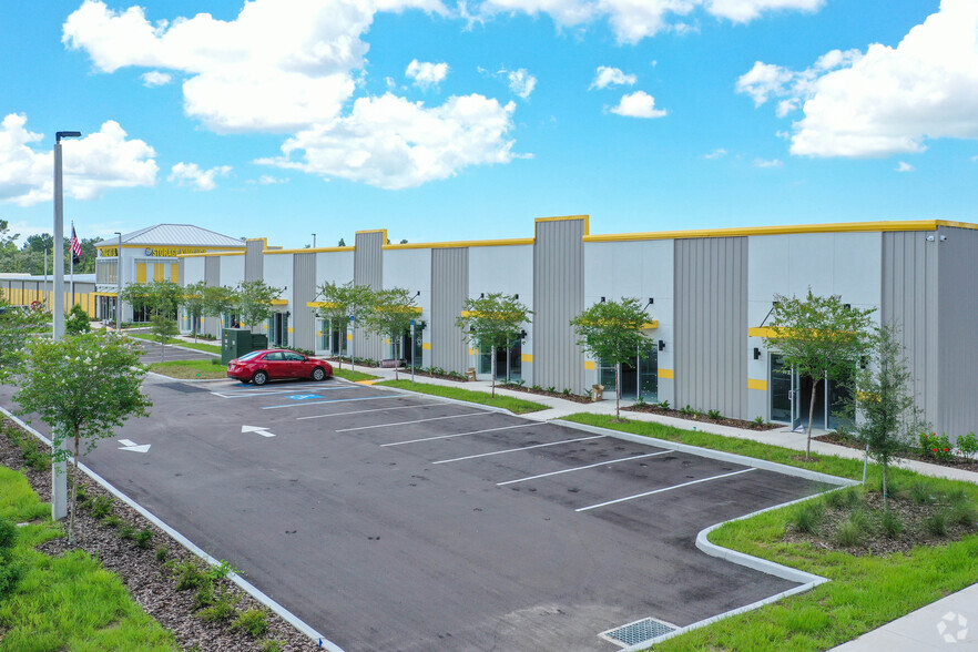 3617 Commercial Way, Spring Hill, FL for lease - Building Photo - Image 3 of 11