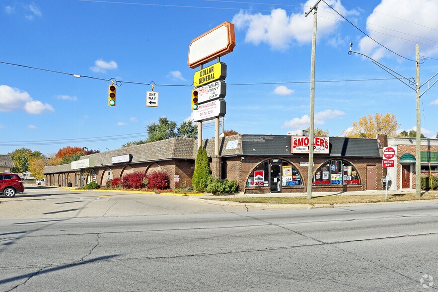 25213-25223 Gratiot Ave, Roseville, MI for sale - Primary Photo - Image 1 of 13