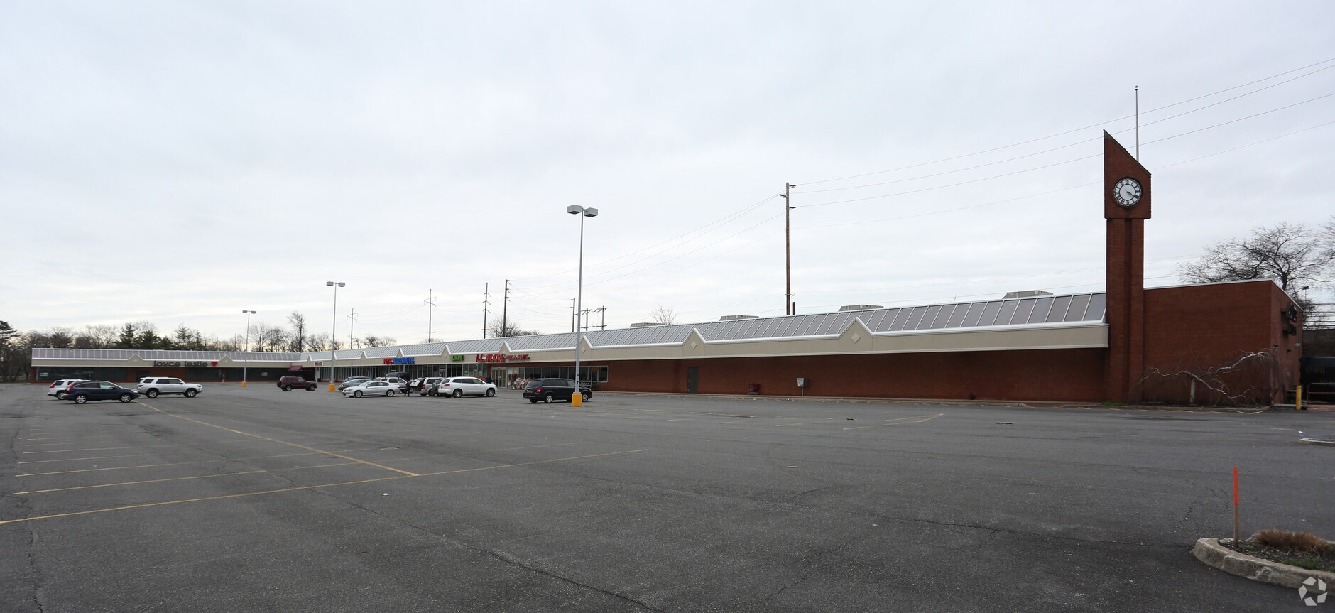 157193 Glen Cove Rd, Carle Place, NY 11514