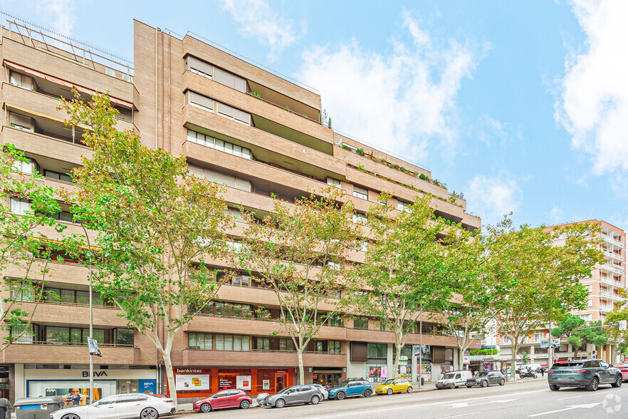 Multifamily in Madrid, MAD for sale - Building Photo - Image 2 of 2