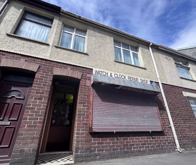 128 Station Rd, Llanelli for sale Primary Photo- Image 1 of 6