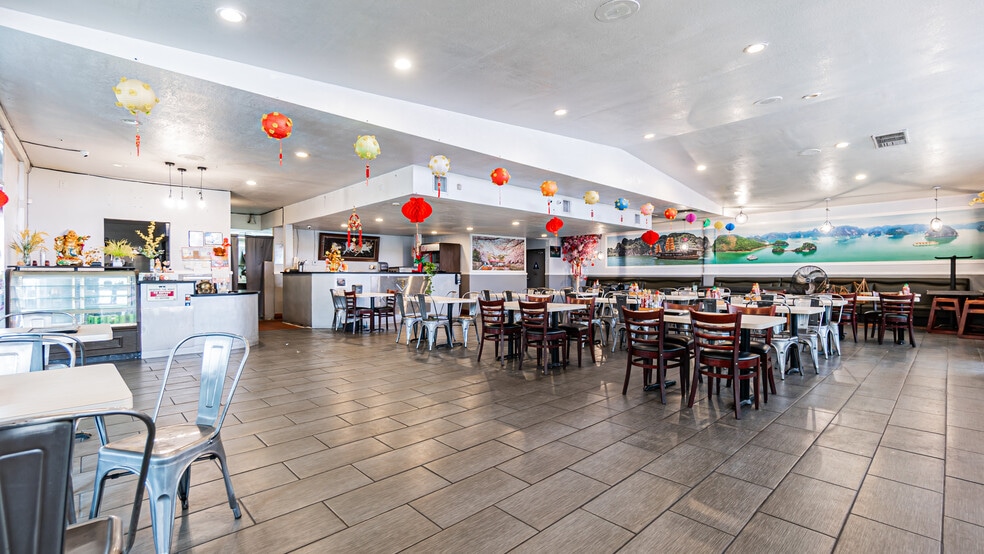 1280 E Holt Ave, Pomona, CA for lease - Interior Photo - Image 2 of 29