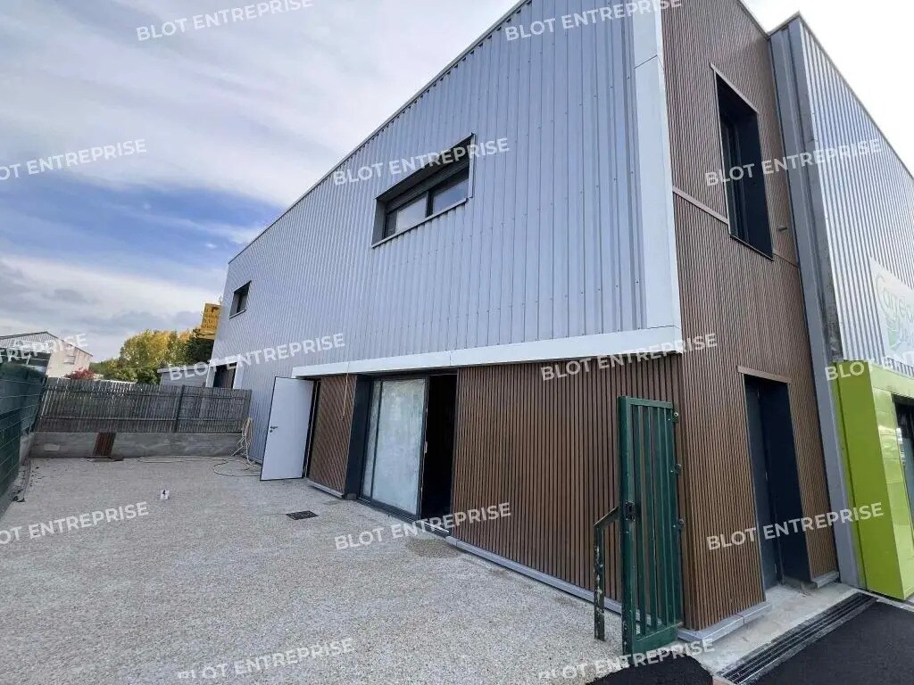 Office in Montfort-sur-Meu for lease Building Photo- Image 1 of 7