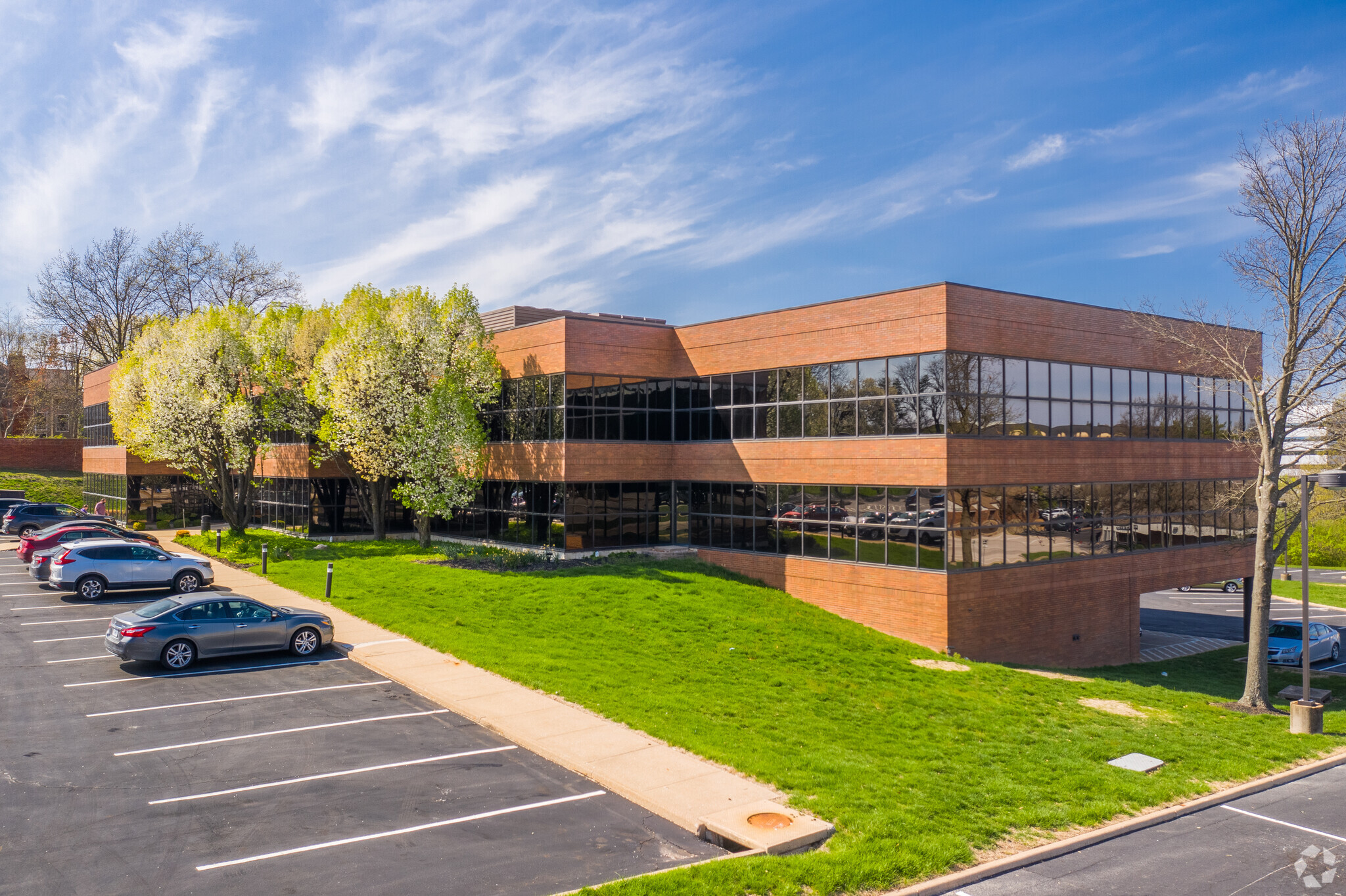 1585 Woodlake Dr, Town And Country, MO for lease Building Photo- Image 1 of 6